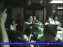 Petugas Usir Paksa Penyewa Rusun Nakal