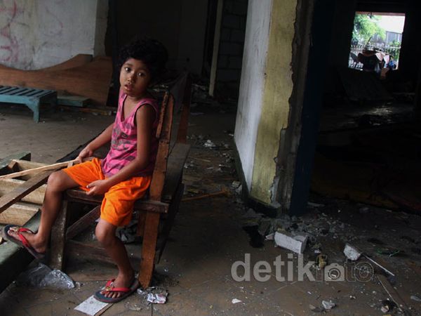 Stasiun Mangga Besar Bebas PKL