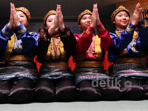 Tari Saman Buka Konpers Reuni Teladan All Stars