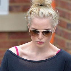 iPhone Berisi Puluhan Foto Bugil Model Cantik Dicuri