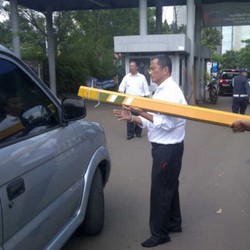 Marah dan Buka Paksa Gerbang Senayan, Dahlan Sampai Lupa Pakai Sepatu