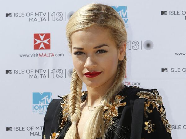 Rambut Kepang Dua Rita Ora