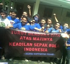 Kecam Perusakan Bus Persib, Viking Kampus Geruduk PSSI Jabar