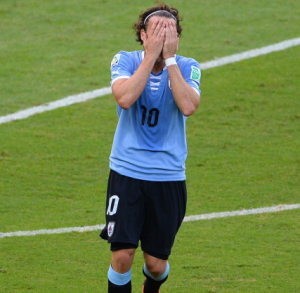 Senyum Forlan dan Kegagalan Penaltinya