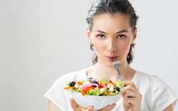 Makan 6 Porsi Kecil Sehari Efektif Turunkan Berat Badan?