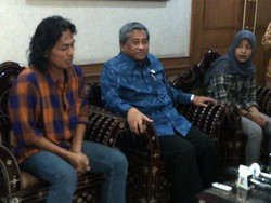 Tak Jadi Jual Ginjal untuk Tebus Ijazah, Sugiyanto Cium Tangan Mendikbud