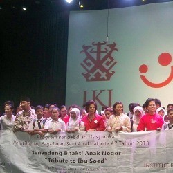 Senandung Bakti Anak Negeri untuk Mendiang Ibu Sud
