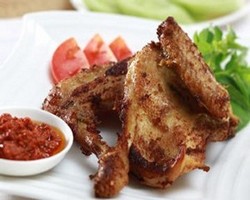  Sambut Akhir Pekan Anda dengan Hidangan Ayam Goreng Renyah