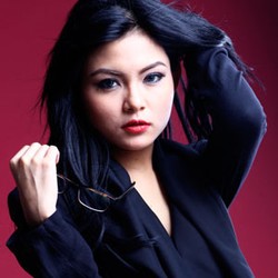 Pacar Pendiam, Devi Kani Lebih Agresif