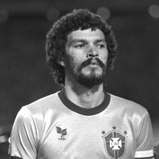 Socrates dan Sepakbola sebagai Bendera Perlawanan