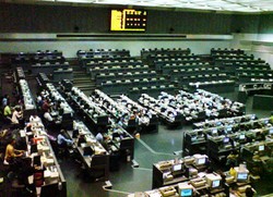 Bermain Saham Sama dengan Judi?