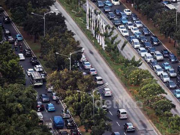 BBM Naik Jakarta Tetap Macet