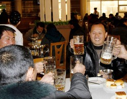 Meski Krisis Pangan Pemerintah Korea Utara Tetap Produksi Bir Enak