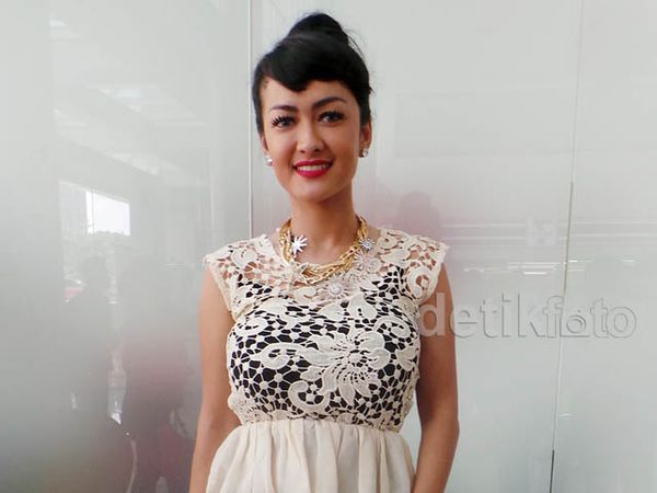 Blouse Peplum ala Julia Perez