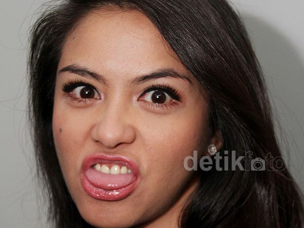 Ekspresi Kocak Si Cantik Revalina S Temat