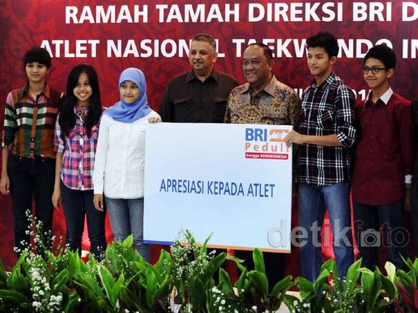 Atlet Junior dan Pelatih Taekwondo Terima Penghargaan