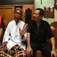 Sambangi Warga Samin, Bambang DH Didoakan 