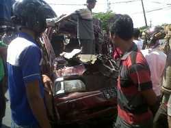 Satu Keluarga Korban Laka Maut Lamongan akan Dimakamkan di Dua Kota