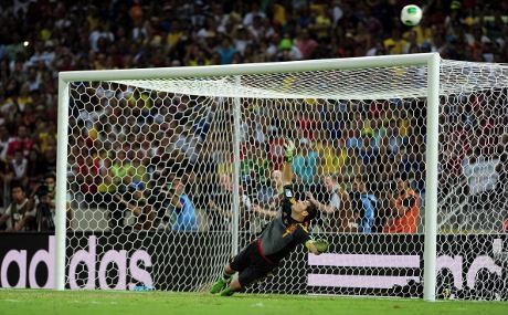 Casillas: Spanyol Beruntung