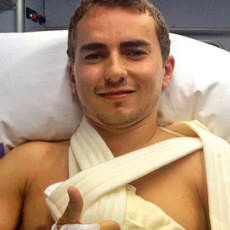 Operasi Berjalan Sukses, Lorenzo Mulai Proses Pemulihan