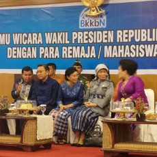 Setelah Hadiri Peringatan Hari Keluarga, Wapres Berdialog Dengan Pelajar