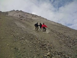 Mendaki Puncak Gunung Merapi, Perlu Keberanian Tinggi
