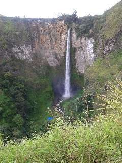Sumatera Utara Punya Air Terjun Berbentuk Pisau