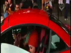 Sefti Datang ke KPK Gunakan Mobil Mewah