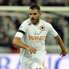 Simone Perrotta Gantung Sepatu