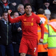 Carragher: Liverpool Akan Pertahankan Suarez