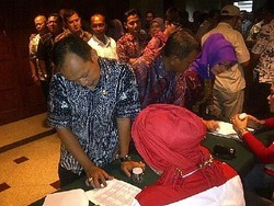 Lurah dan Camat DKI Dites Urine di Balai Kota