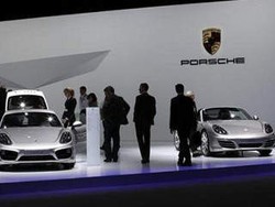 Mobil Porsche Terbakar Saat Diuji