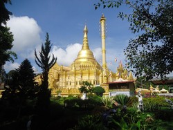 Ssst! Brastagi Punya Pagoda Emas Seperti di Myanmar