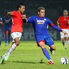 Arema Bekuk Persija 3-1