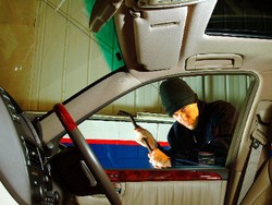 Kaca Mobil Dipecahkan Tapi Alarm Tak Nyala?