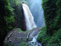 Ajaib! Ada Air Terjun Hangat di Jawa Timur