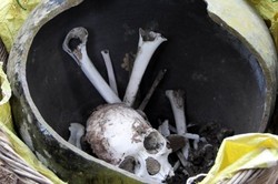 Tulang Misterius di Kamboja Bikin Turis Penasaran