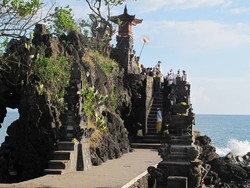 Letusan Dahsyat Gunung Rinjani Menjadi Pura yang Cantik