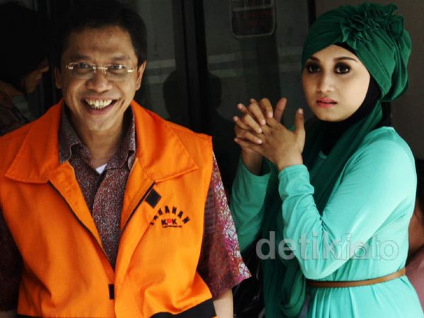 Sefti Jenguk Fathanah di Rutan KPK