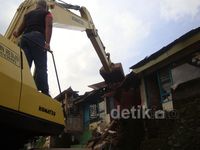 24 Bangunan Stasiun Purwokerto Dibongkar Paksa