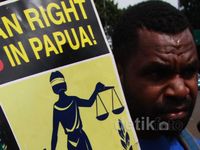 Mahasiswa Papua Demo Istana