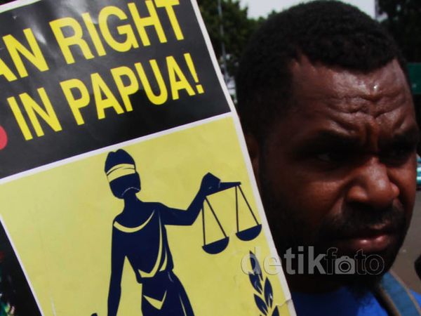 Mahasiswa Papua Demo Istana