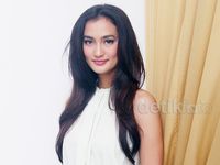 Atiqah Hasiholan Makin Bersinar