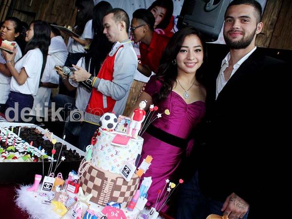 Meriahnya Pesta Ultah ke-19 Nikita Willy