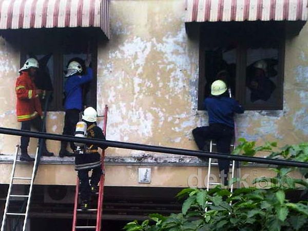 Ruko Agen Peralatan Listrik Terbakar