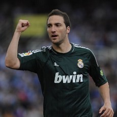 Higuain Bisa Sebagus Van Persie
