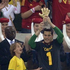 Hormat Cesar untuk Casillas