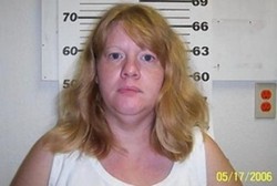 Nenek Terluka Parah Bertahan Hidup dengan Bantuan Ratusan Belatung