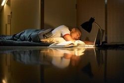 Meski Sehat, Kalau Keseringan Begadang Sampai Pagi Risikonya Kegemukan