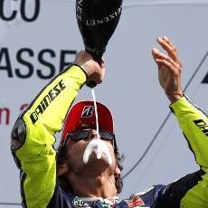 Rossi Masih Tak Percaya Bisa Menang Lagi